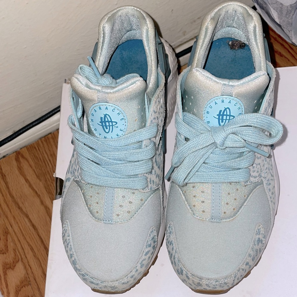 Nike Huarache MONOCHROMATIC BABY BLUE-size 5.5 kids/7 women’s
